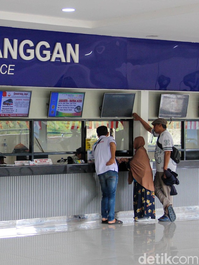 Jelang Lebaran, Penjualan Tiket Mudik di Terminal Kampung Rambutan Naik