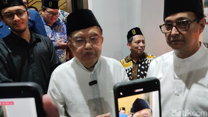 Jusuf Kalla berharap Indonesia memberikan simpati kepada Iran.

