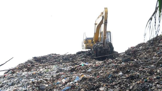 Kapolda Riau Irjen Pol Herry Heryawan meninjau pengelolaan sampah di TPA Muara Fajar, Pekanbaru, Kamis (5/2/2026).