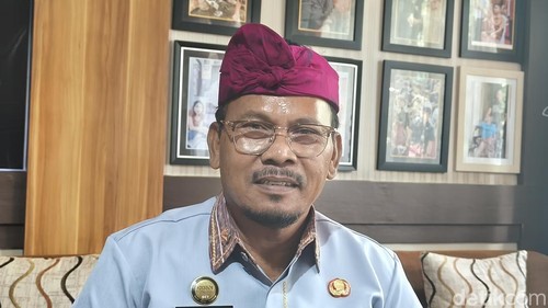 Kepala Dinas Sosial, Pemberdayaan Perempuan, dan Perlindungan Anak Buleleng, I Putu Kariaman Putra saat ditemui, Kamis (5/3/2026). (Made Wijaya)