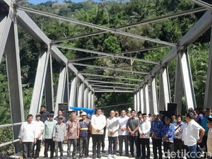 Gubsu Bobby Resmikan Jembatan Aek Sipange di Tapsel: Membangun ke Dalam