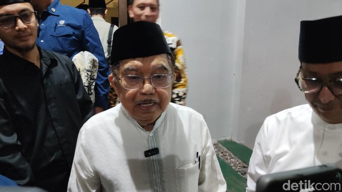 Ketum PP Dewan Masjid Indonesia Jusuf Kalla mengimbau seluruh pengelola masjid di Indonesia membaca doa qunut nazilah saat salat Jumat besok.