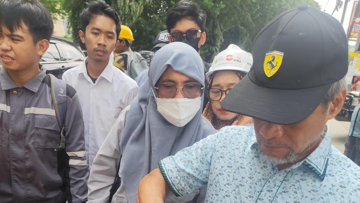 Komisi D DPRD Sulsel melakukan uji petik terhadap ketebalan aspal di ruas Jalan Hertasning.