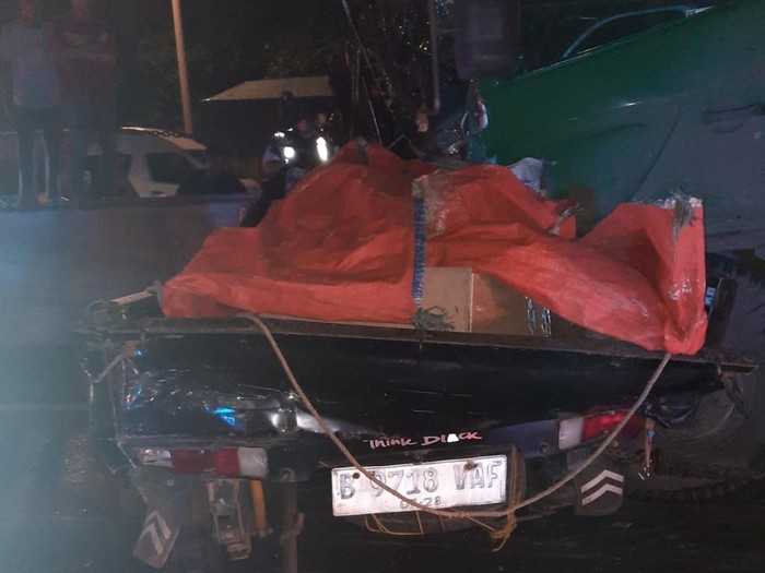 Korban Tewas Tabrakan Beruntun 10 Kendaraan di Cipularang: Sopir-Kernet Pikap - Update 1