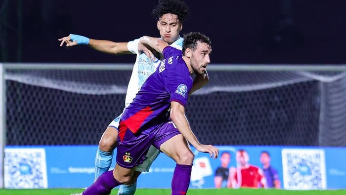 Laga Persik Kediri vs PSBS Biak