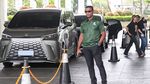 Lisa BLACKPINK Tertangkap Kamera Pakai Lexus LM500h Saat di Jakarta