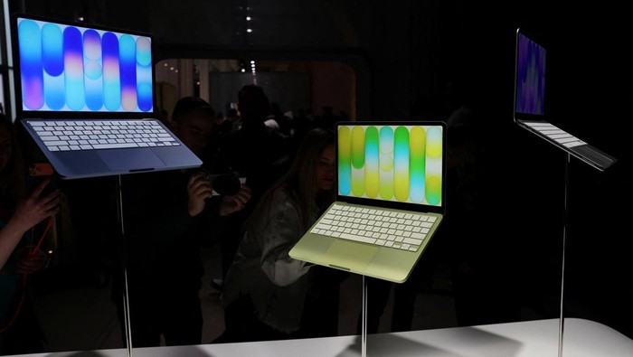 Apples new entry-level Mac laptop, the MacBook Neo is on display during an event in New York City, U.S., March 4, 2026. REUTERS/Shannon Stapleton