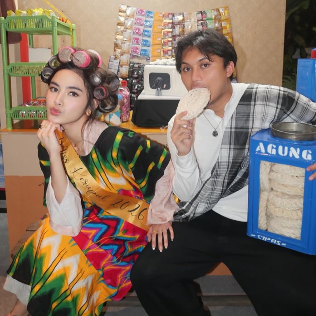 Dapat Kejutan Ultah, Gaya Mahalini Berdaster-Pakai Roll Rambut Curi Atensi