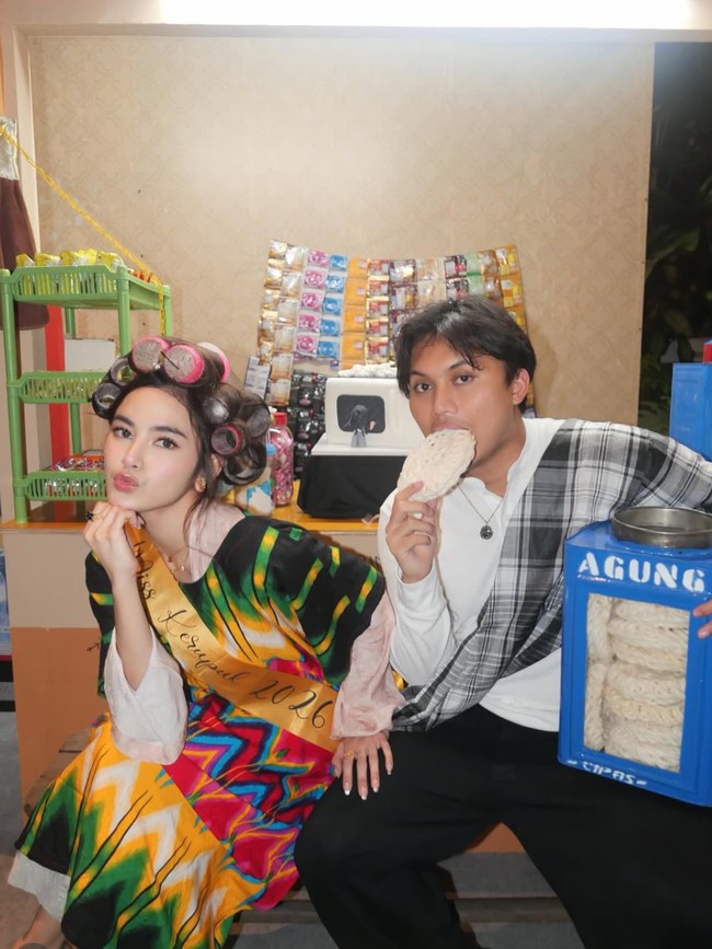 Dapat Kejutan Ultah, Gaya Mahalini Berdaster-Pakai Roll Rambut Curi Atensi