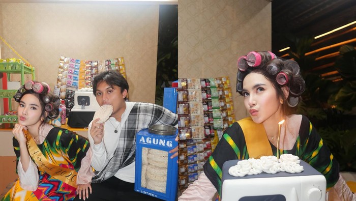 Bukan Dinner Mewah, Mahalini Dapat Kado Warung dari Rizky Febian