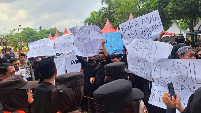 Mahasiswa di Bondowoso demo setahun kepemimpinan bupati