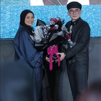 Make Over Kolaborasi dengan Rinaldy Yunardi Rilis Powder Foundation Spesial