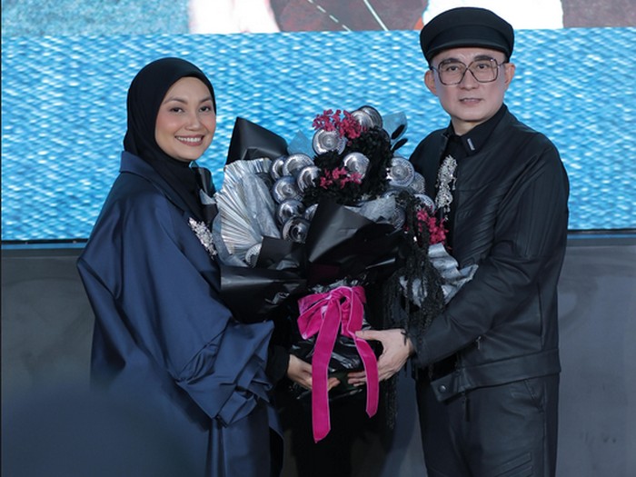 Make Over gelar The Homecoming, luncurkan mini series dan koleksi spesial Powerstay x Rinaldy Yunardi. Rayakan keberanian perempuan melalui seni dan transformasi.