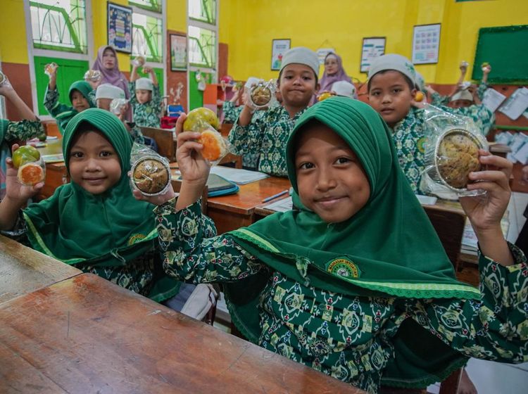 MBG di Lumajang Tetap Jalan Saat Ramadan, Menu Diubah Jadi Paket Kering