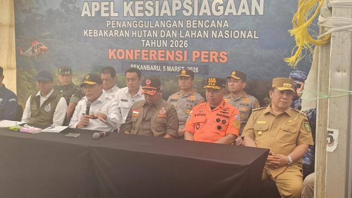 Menko Polkam pimpin Apel Kesiapsiagaan Karhutla 2026 di Lanud Roesmin Nurjadin, Pekanbaru