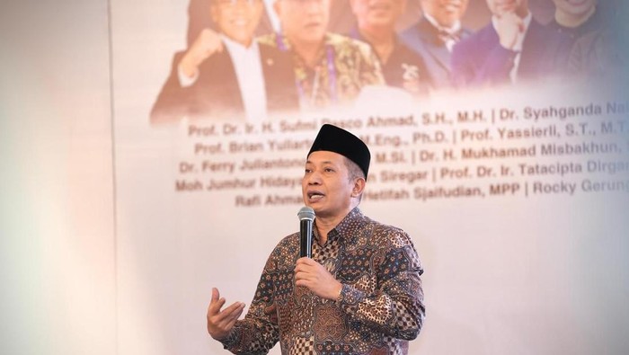Menteri Koperasi Ferry Juliantono