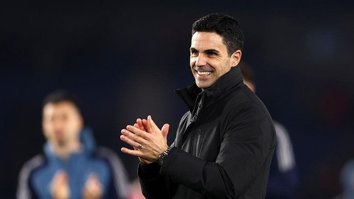 BRIGHTON, ENGLAND - MARCH 04: Mikel Arteta, Manager of Arsenal, applauds the fans following the Premier League match between Brighton & Hove Albion and Arsenal at Amex Stadium on March 04, 2026 in Brighton, England. (Photo by Ryan Pierse/Getty Images)