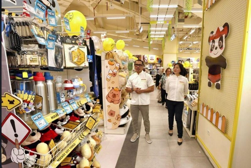 MR.D.I.Y di Bekasi hadir dengan konsep segar, tata letak rapi, navigasi informatif, dan alur belanja lebih menyenangkan. MR.D.I.Y di Bekasi hadir dengan konsep segar, tata letak rapi, navigasi informatif, dan alur belanja lebih menyenangkan.