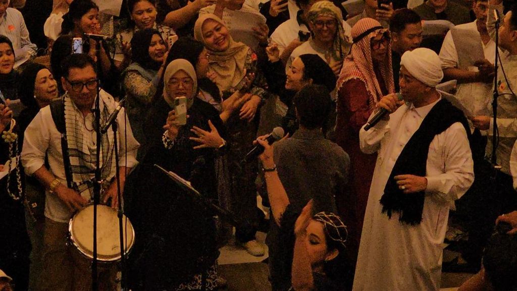 Opick Terharu Lagu Tombo Ati Hidup di Kalangan Anak Muda