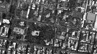 Pada 22 Februari 2026 citra satelit memperlihatkan pandangan lebih luas kawasan pemerintahan di sekitar kompleks kediaman Khamenei. Terdapat beberapa fasilitas seperti kantor kementerian intelijen dan markas Islamic Revolutionary Guard Corps (IRGC). Foto: Vantor/Handout via REUTERS