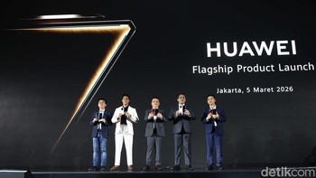 Huawei Mate X7 hadir dengan desain lipat premium yang mengusung teknologi layar fleksibel serta material bodi yang dirancang lebih kuat dan tahan lama.