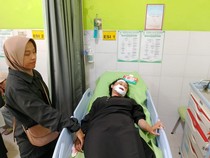 Pohon Tumbang Timpa Pemotor di Banyuwangi, 3 warga dilarikan ke UGD