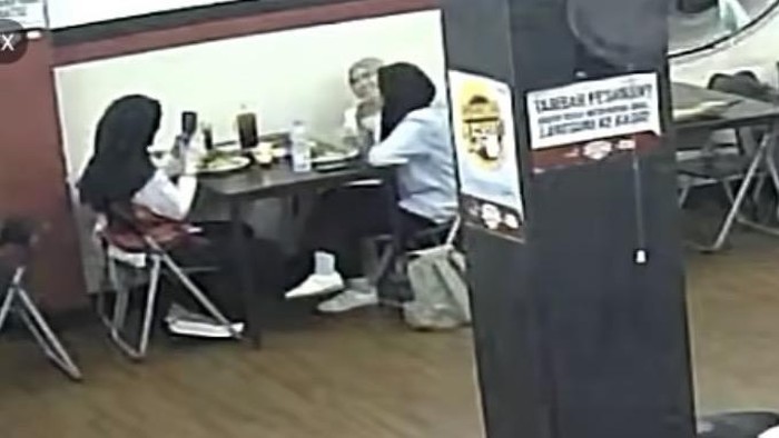 Pencurian di restoran milik Praz Teguh terekam CCTV. (Dok. akun instagram Praz Teguh)