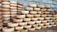 Harga rebana bervariasi, tergantung ukuran dan kebutuhan. Rebana untuk mainan anak-anak berkisar dari Rp 23 ribu untuk ukuran 16 centimeter hingga Rp 70 ribu untuk ukuran 26 centimeter.