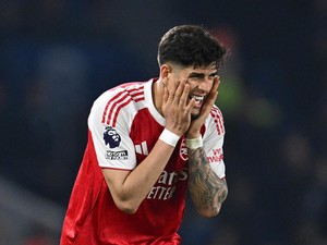 Pelatih Brighton Tantrum ke Arsenal, Hincapie: Sssttt!