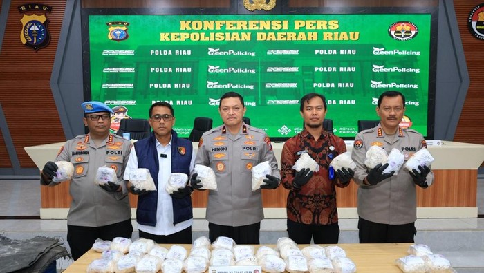 **Polda Riau Tumbangkan Jaringan Narkoba Internasional, Disitakan Heroin Senilai Rp68 Miliar**