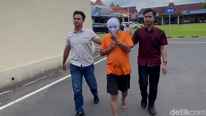 Pria Mojokerto Diduga Cabuli Anak Tiri SD-Remaja, Ancam Pukul Jika Melawan: Kasus Menyedihkan yang Molor?