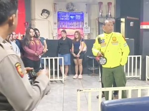 Polisi Razia THM yang Buka Saat Ramadan di Bogor, Pengunjung Dites Urine