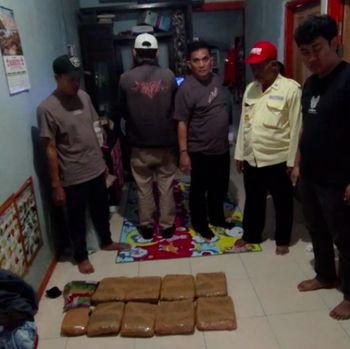 Polres Metro Bekasi Kota menangkap seorang pria berinisial AS (35) terkait kasus narkoba. Polisi menyita ganja seberat 44 kilogram (kg). (dok Istimewa)