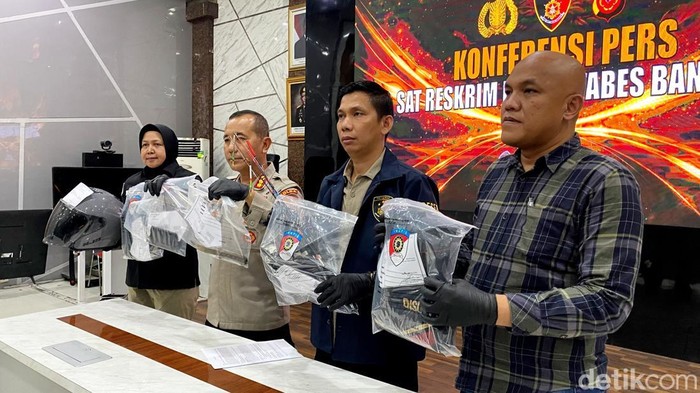 Polrestabes Bandung berhasil ungkap kasus pembunuhan pria saat mancing di Jalan SOR GBLA.