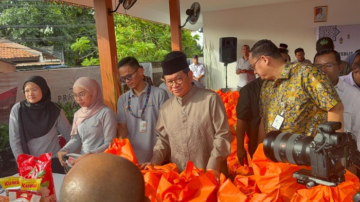 Pramono Tinjau Pasar Murah di Ciganjur Jaksel, Bagikan 500 Paket Sembako - Update 1
