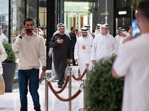 Video Cara Presiden UEA Bikin Warganya Tenang: Jalan-jalan di Mal Dubai