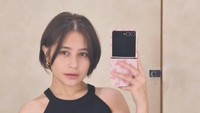 Unggahan itu langsung menuai reaksi kekasihnya, Omara Esteghlal. Foto: dok instagram Prilly Latuconsina