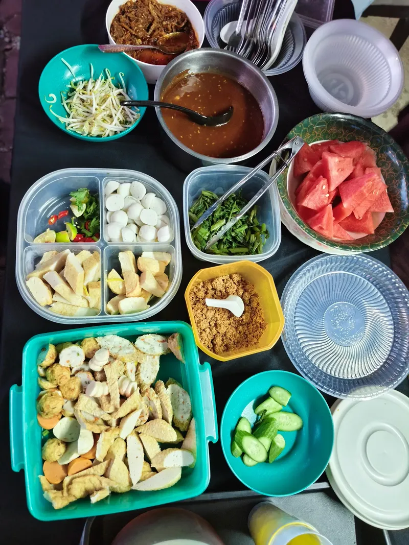 Salut! Wanita Ini Masak Tiap Hari buat Bagi-bagi Gratis saat Buka Puasa Salut! Wanita Ini Masak Tiap Hari buat Bagi-bagi Gratis saat Buka Puasa