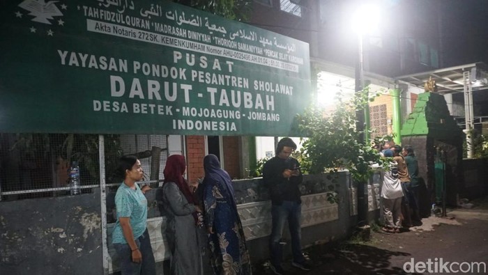 Puluhan santri Ponpes Sholawat Darut Taubah Jombang keracunan setelah buka puasa santap telur asin MBG