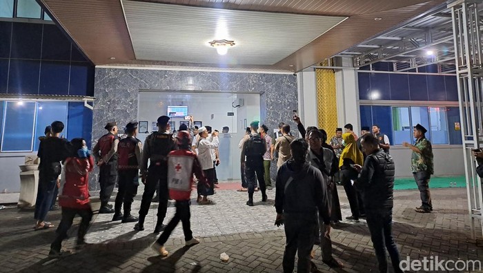 Puluhan santri Ponpes Sholawat Darut Taubah Jombang keracunan setelah buka puasa santap telur asin MBG