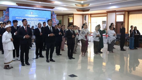 Sebanyak 21 anak berkewarganegaraan ganda resmi menjadi WNI di Kantor Wilayah Kementerian Hukum Bali, Kamis (5/3/2026). (Dok. Kementerian Hukum Bali)
