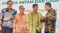 ANTAM menandatangani kesepakatan pembelian emas dari Grup Merdeka guna memperkuat ketersediaan bahan baku emas domestik.