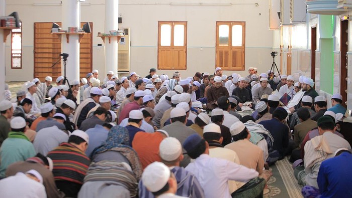 Suasana ngaji Shahih Bukhari di Husaisah, Hadramaut, Yaman, Rabu, 4 Maret 2026.