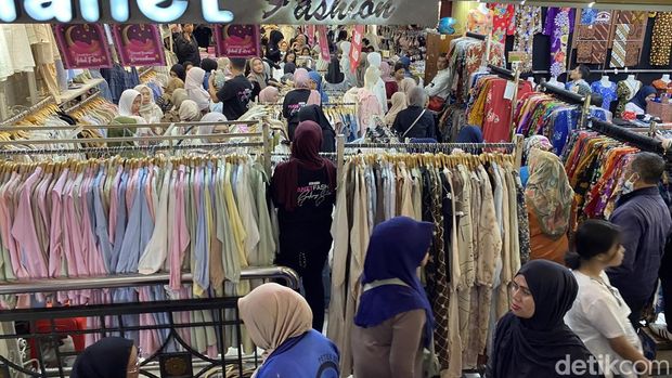 Suasana pasar baru jelang lebaran