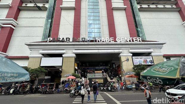 Suasana pasar baru jelang lebaran Suasana pasar baru jelang lebaran