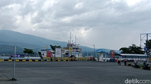 Suasana Pelabuhan Kayangan Lombok Timur, NTB, Kamis (5/3/2026).