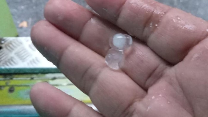 Tangkapan layar hujan es di Kuningan