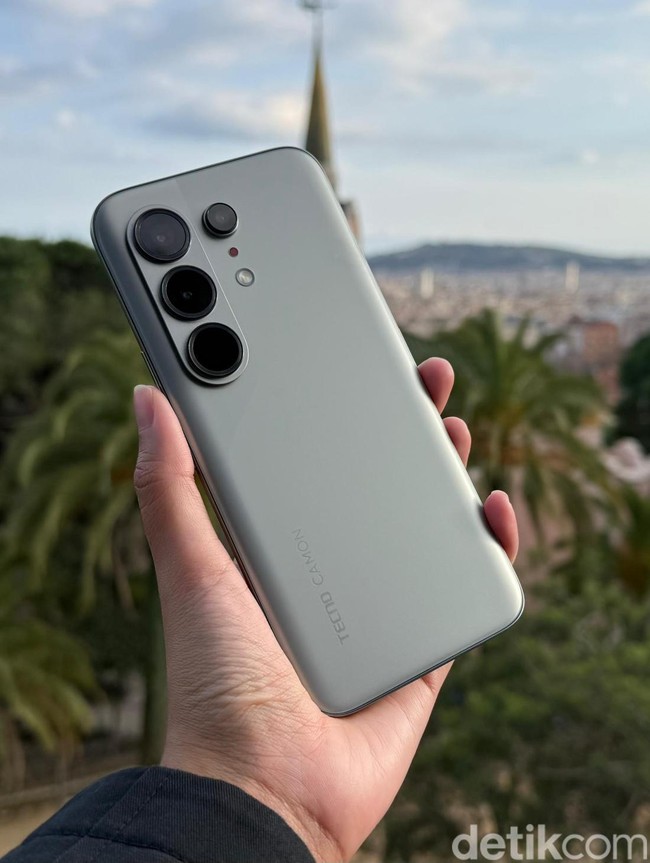 Menggenggam Tecno Camon 50 Pro 5G yang Kameranya Makin Gahar