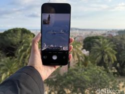 Menggenggam Tecno Camon 50 Pro 5G yang Kameranya Makin Gahar