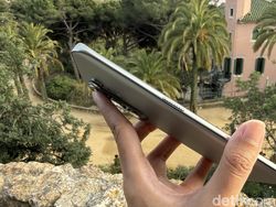 Menggenggam Tecno Camon 50 Pro 5G yang Kameranya Makin Gahar